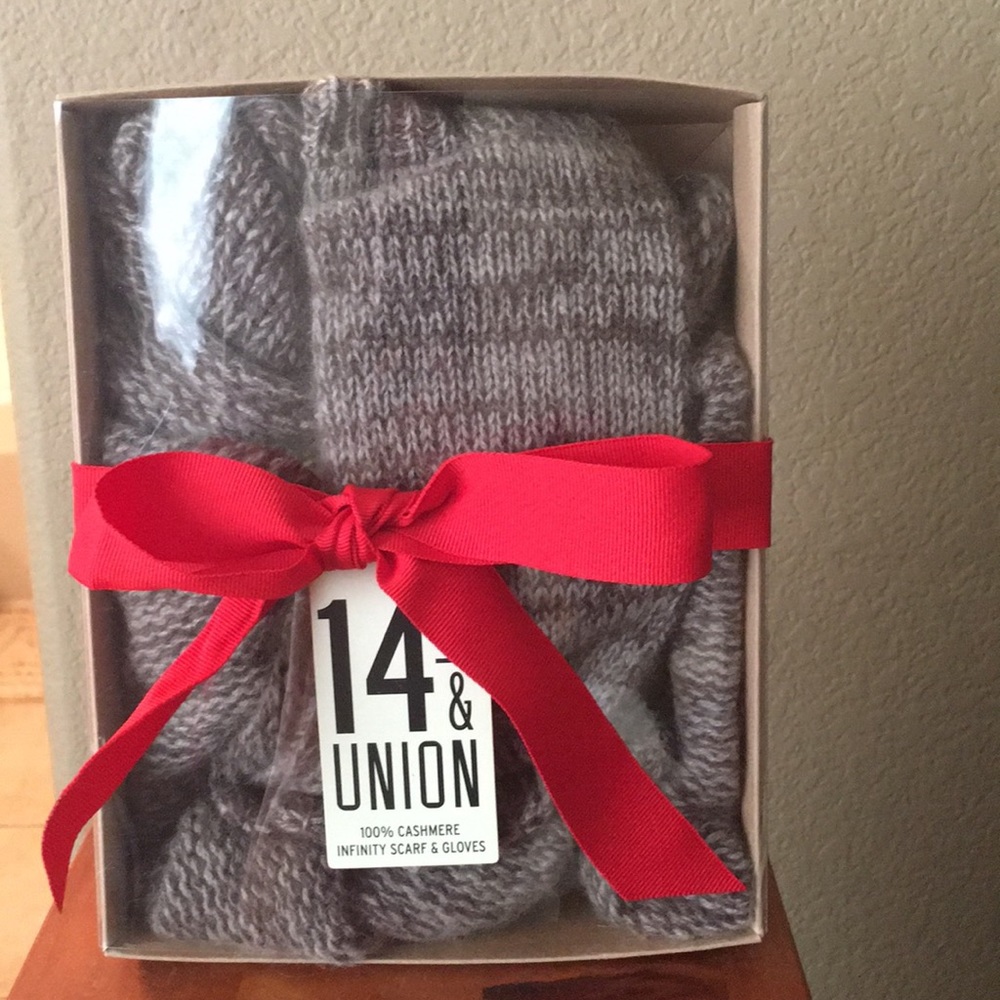 Infinity scarf & gloves